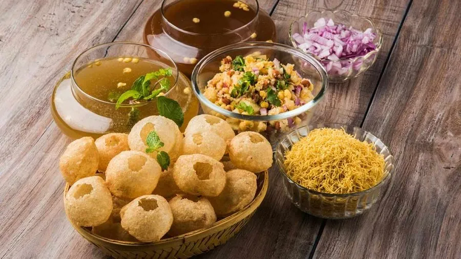 ઘઉંના લોટથી બનાવો એકદમ ક્રિસ્પી પાણીપુરી, જાણો તે ખાસ ટ્રીક જે પૂરીને નરમ નહીં પડવા દે 3 pani puri