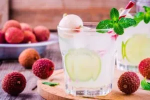 ઉનાળાની ગરમીમાં ઠંડક આપતી લિચી શિકંજી 2 cold fresh lemonade lychee lime mint glass wooden table 85119721