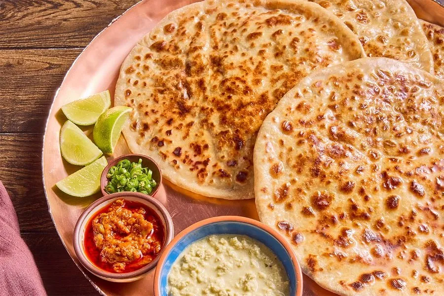 શું તમારા પરોઠા ફાટી જાય છે? આ 2 વસ્તુઓ લોટમાં ઉમેરો અને બનાવો ફુગ્ગા જેવા ફૂલેલા આલૂ પરોઠા 2 Crispy aloo paratha