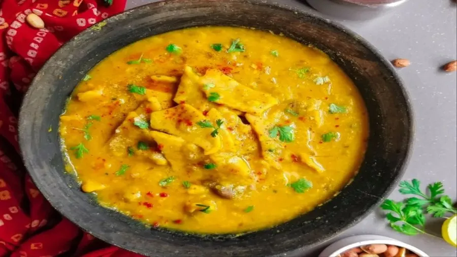 કંઈક હેલ્ધી અને ચટપટું ખાવાનું મન છે? તો આજે જ અજમાવો 'દાળ ઢોકળી'નો અસલી ગુજરાતી સ્વાદ 2 Dal Dhokli