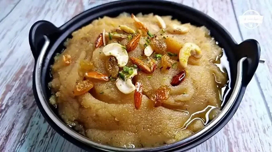 શીરો ચીકણો થઈ જાય છે? હલવાઈ જેવો દાણાદાર શીરો બનાવવા માટે ઉમેરો આ એક 'સિક્રેટ' વસ્તુ! 2 Suji Halwa