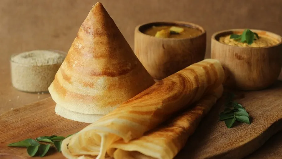 જાણો કેવી રીતે બને છે રેસ્ટોરન્ટ જેવા પેપર થીન 'ઘી રોસ્ટ ઢોસા', 3 dosa1.jpg