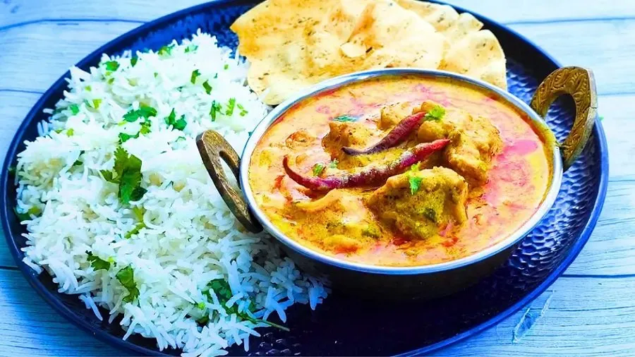 શું તમારી કઢી પણ ક્યારેક પાતળી તો ક્યારેક મોળી બને છે? આ રહી 'પરફેક્ટ' કઢી-પકોડાની સિક્રેટ રેસીપી! 2 kadhi pakora