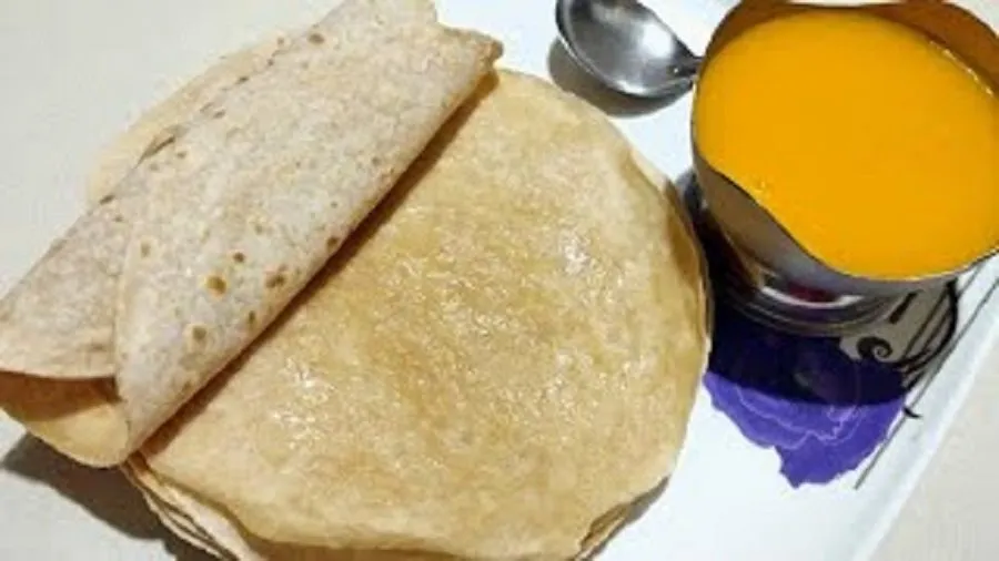 ટ્રેડિશનલ ગુજરાતી થાળી: આમરસ અને પડવાળી રોટલી, ઉનાળાની બપોરનું સર્વોત્તમ ભોજન. 3 AAMRAS.jpg
