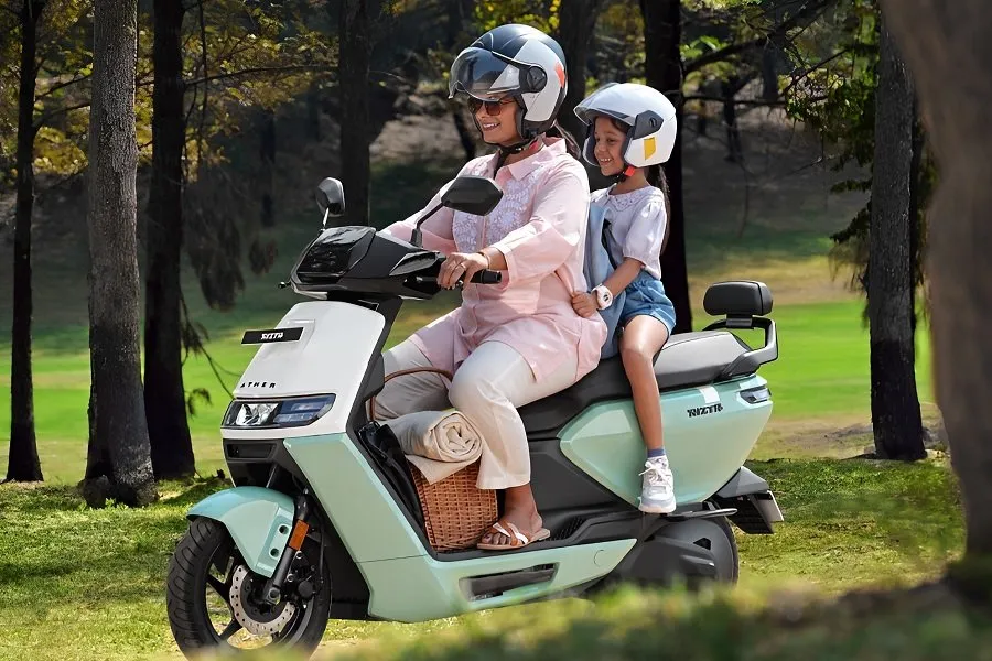 માત્ર ₹76,000 માં ઘરે લાવો શાનદાર ઈ-સ્કૂટર, બજેટ કિંમતે દિગ્ગજ કંપનીઓને આપી જોરદાર ટક્કર 3 SCOOTY2.jpg