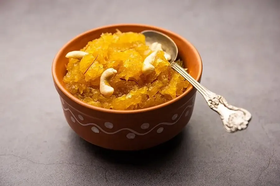 લગ્ન પ્રસંગ જેવો દાણેદાર ચણાની દાળનો શીરો હવે ઘરે બનાવો, આ રહી સ્ટેપ-બાય-સ્ટેપ રીત. 3 chana dal Halwo.1.jpg