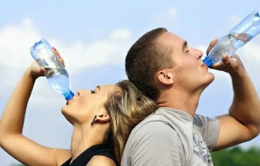 શું સવારે પાણી પીવાથી વજન ઘટે છે? 2 water.jpg