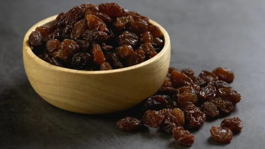 કબજિયાતથી જોઈએ છે કાયમી છુટકારો? રોજ સવારે શરૂ કરો પલાળેલા મુનક્કાનું સેવન, જાણો તેના ફાયદા 2 munnaka.jpg