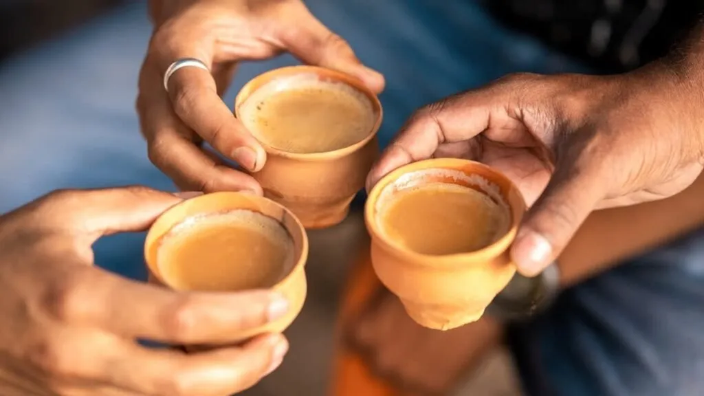 ગળાની ખરાશ હોય કે માનસિક થાક, ઈરાની ચાનો એક કપ કરી દેશે ફ્રેશ, નોંધી લો સ્ટેપ-બાય-સ્ટેપ રેસીપી. 2 Irani cha