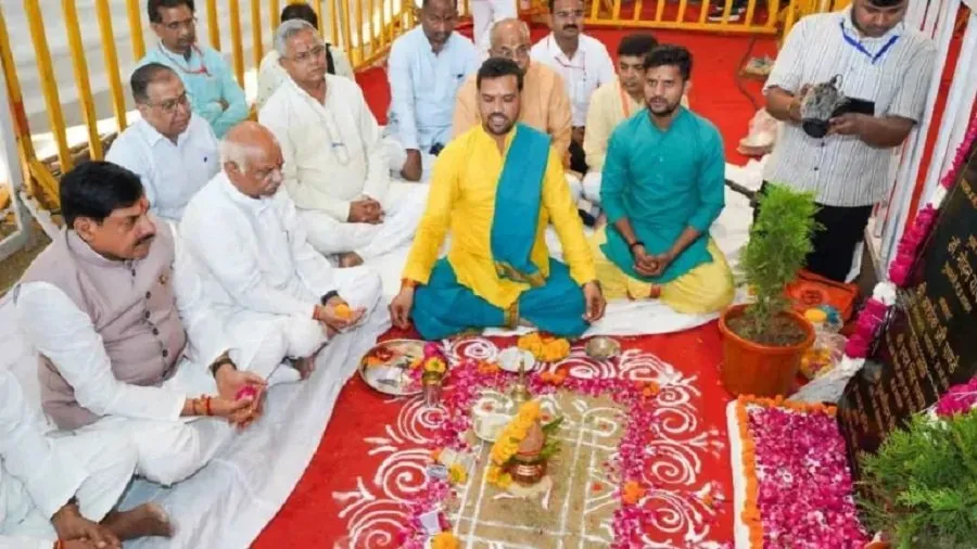 ગ્વાલિયર બનશે એજ્યુકેશન હબ: CM ડૉ. મોહન યાદવે ₹110 કરોડના ખર્ચે બનનારી 'ઋષિ ગાલવ યુનિવર્સિટી'નું કર્યું ભૂમિપૂજન 2 bhoomi pooja.jpg