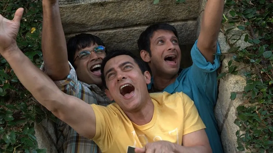 '3 ઇડિયટ્સ'ની સિક્વલ પર કામ શરૂ: આમિર, માધવન અને શરમન જોશીની ત્રિપુટી ફરી મચાવશે ધમાલ 2 all is well.jpg