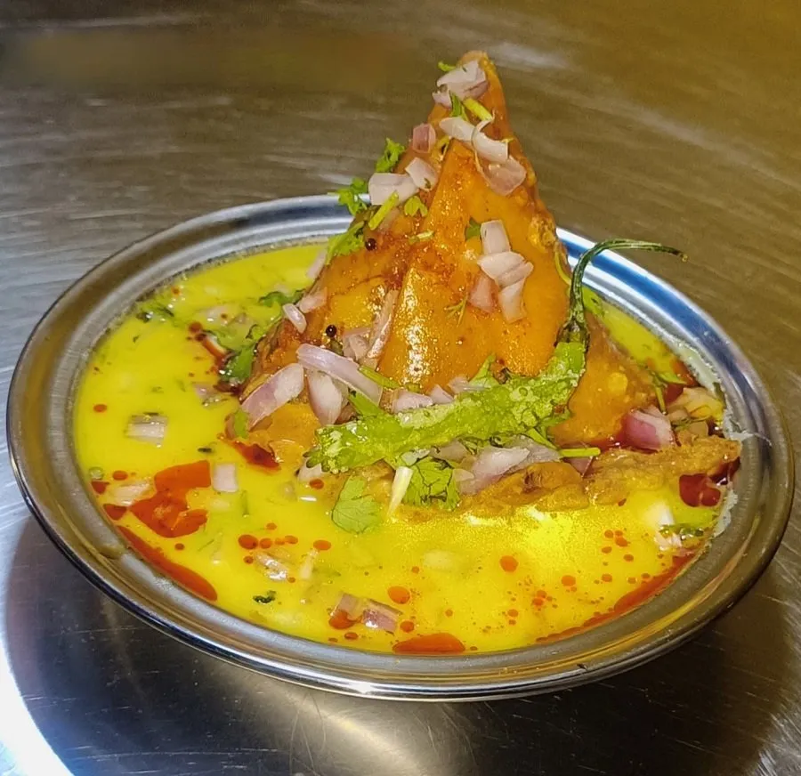 શું તમે ક્યારેય 'કઢી સમોસા' ખાધા છે? ઉનાળાની સાંજ માટે આ રહ્યો સૌથી પરફેક્ટ અને ચટાકેદાર નાસ્તો 2 Kadhi samosa