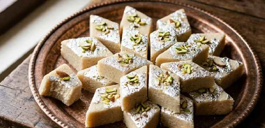 ઘરે બનાવો શુદ્ધ અને પ્રોટીનયુક્ત મગફળીની બરફી 3 barfi1.jpg