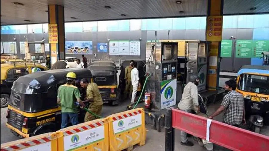 પેટ્રોલ-ડીઝલ બાદ હવે CNG માં ભડકો; ૧૧ દિવસમાં ચોથી વાર ભાવ વધતાં મધ્યમ વર્ગ કમરતોડ મોંઘવારીથી બેહાલ! 3 CNG Auto.jpg