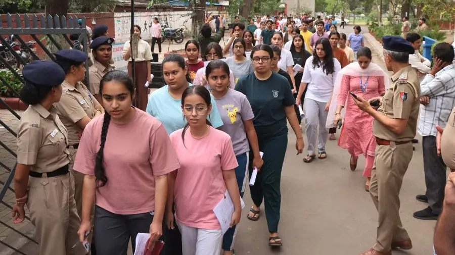 NEET પરીક્ષાને લઈને સૌથી મોટા સમાચાર: પેપર લીક બાદ ધર્મેન્દ્ર પ્રધાનનો મોટો નિર્ણય, હવે ઓનલાઈન લેવાશે પરીક્ષા! 3 tudent.jpg