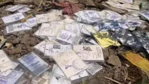 પશ્ચિમ બંગાળ: TMC ઓફિસોમાંથી વોટર આઈડી અને આધાર કાર્ડ મળતા ભાજપનો ગંભીર આક્ષેપ 3 images 4