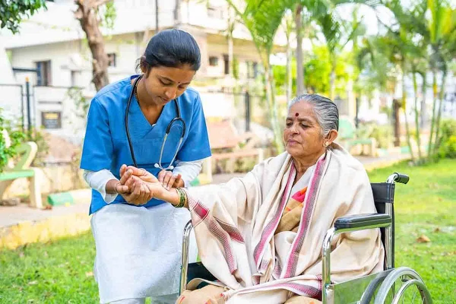 ખુરશી સંભાળતા જ કેરળના નવા CM સતીશ નો નિર્ણય;મહિલાઓને મફત બસ મુસાફરી અને આશા વર્કરોના પગારમાં વધારો! 3 vadil.jpg