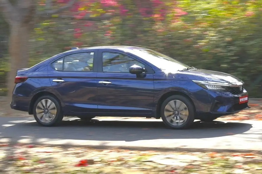 22 મે ના રોજ ધમાકેદાર એન્ટ્રી કરશે નવી Honda City: લોન્ચિંગ પહેલાં જ સામે આવ્યો શાનદાર લુક 2 car2.jpg