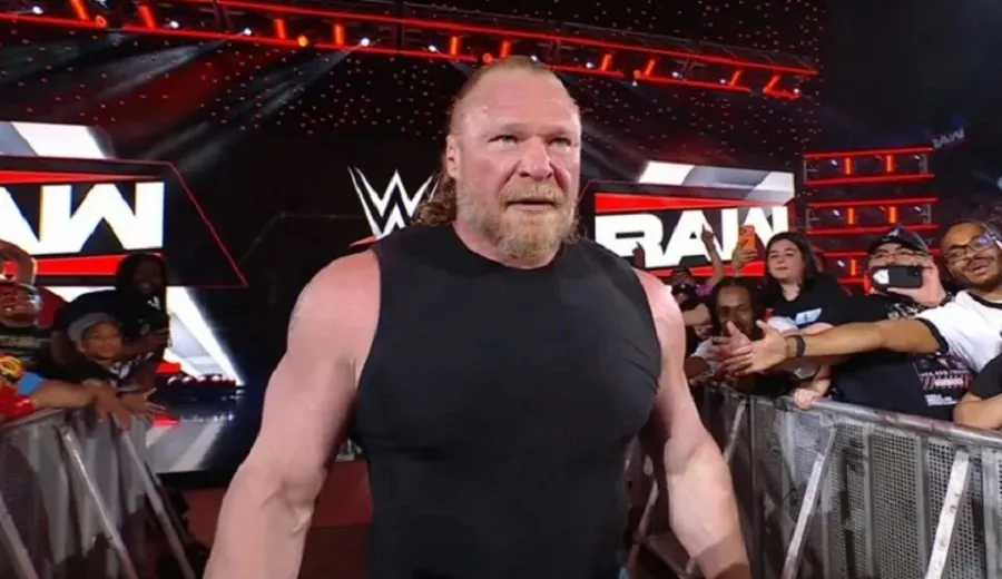 WWE રિંગમાં બ્રોક લેસ્નર સાથે ભારે થઈ! રૌબ બતાવવાના ચક્કરમાં હજારો ફેન્સ સામે જીન્સ ફાટી ગયું! 2 wwe1.jpg