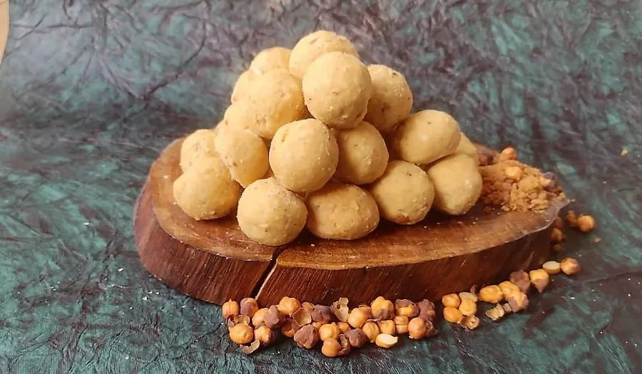 ઉનાળાની ગરમીમાં શરીર માટે અમૃત સમાન છે આ દેશી લાડુ, જાણો બનાવવાની રેસિપી 2 Sattu Laddu