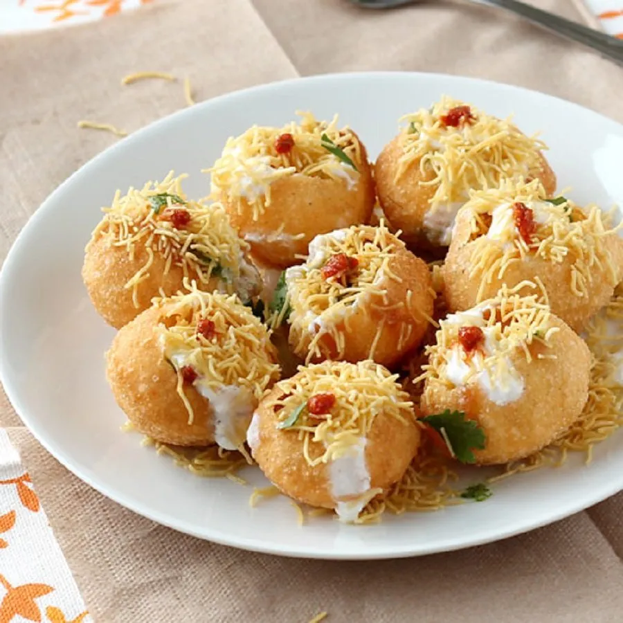 વધતા તાપમાન વચ્ચે બહારનું ખાવાનું ટાળો, ઘરે જ બનાવો હાઈજેનિક અને ચટપટી 'દહીં પુરી'; આ રહી પરફેક્ટ રેસીપી 3 Dahi Puri.1.jpg