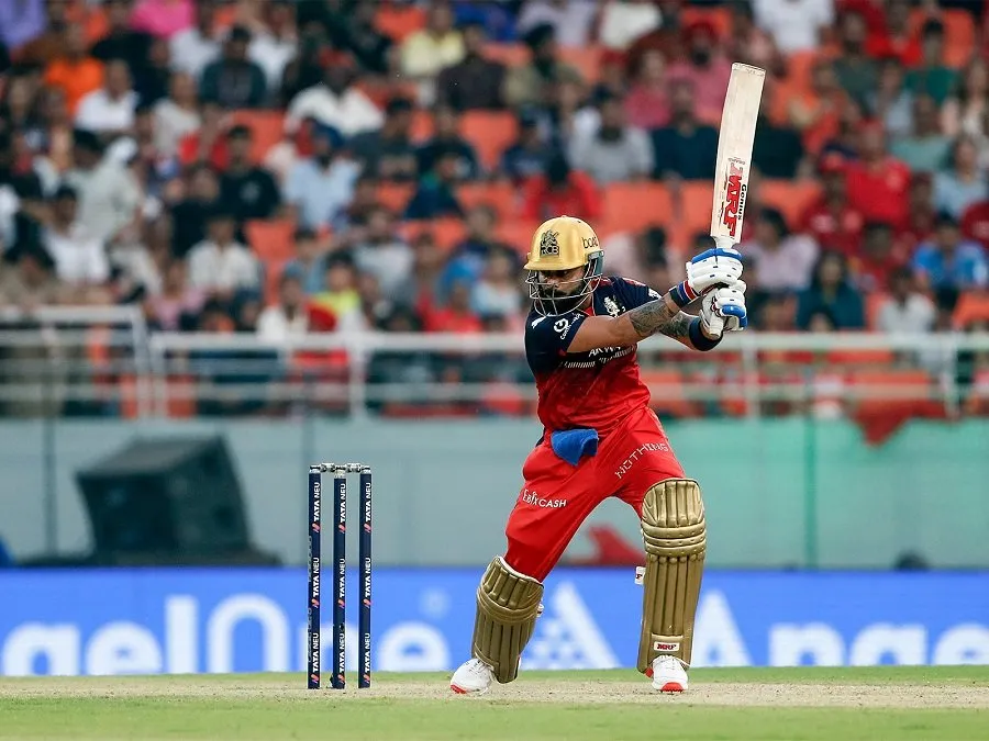 IPL પ્લેઓફ: વિરાટ કોહલી પર વધુ પડતા બોજ સામે સંજય માંજરેકરે કેમ આપી ચેતવણી? 3 kohli.jpg