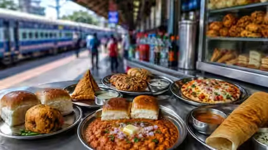 મોંઘી થઈ રેલવેની સફર! સ્ટેશન પર ચા-નાસ્તો અને જમવાના ભાવ વધ્યા, સેન્ટ્રલ રેલવેનો નવો નિર્ણય 2 food.jpg