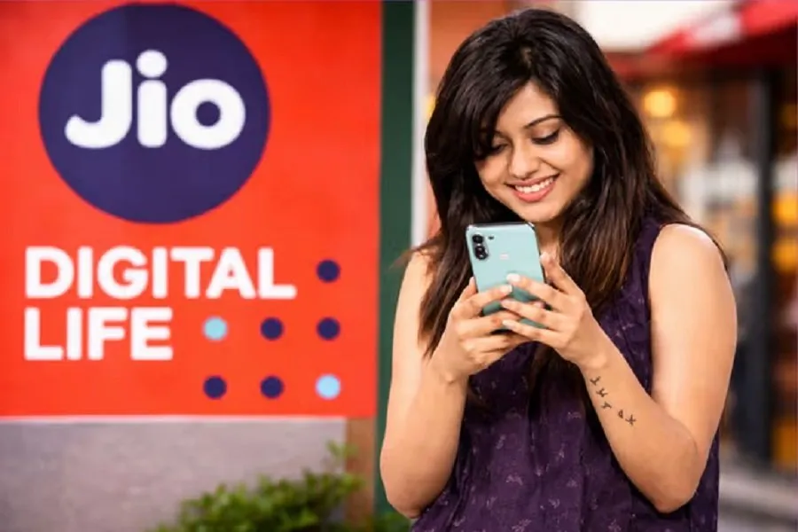 Jio પ્રીપેડ યુઝર્સ ધ્યાન આપો! ₹૧૯૯ના પ્લાનમાં દરરોજ મળશે ૧.૫GB ડેટા, પરંતુ ₹૧૮૯ના પ્લાનની વેલિડિટી કેમ છે આકર્ષક? 2 Jio OTT Pass