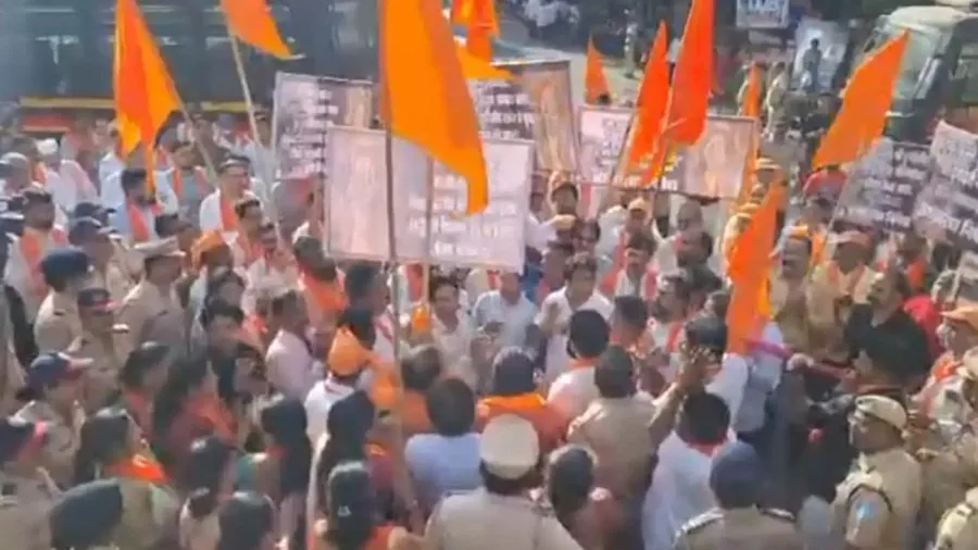 મુંબઈમાં બકરી ઈદ ટાણે બબાલ: નમાજના વિરોધમાં રસ્તા પર ઉતરી શિવસેના, કલ્યાણમાં તણાવપૂર્ણ સ્થિતિ 2 india.jpg
