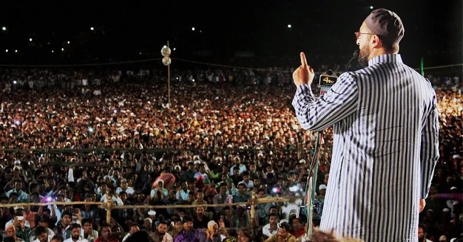 રસ્તા પર નમાઝના વિવાદ વચ્ચે ઓવૈસીનું મોટું નિવેદન: 'ગમે તે થાય, મુસ્લિમો નમાઝ પઢવાનું બંધ નહીં કરે' 2 AVASI.jpg
