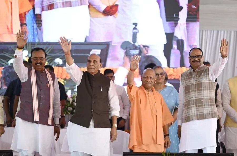 સમુદ્રથી દૂર છતાં નૌસેનાના શૌર્યથી ધબકશે લખનૌ: રાજનાથ સિંહે કર્યું 'શૌર્ય વાટિકા'નું ભવ્ય ઉદ્ઘાટન 2 yogi1.jpg
