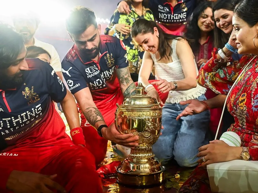 કિંગ કોહલીનો દબદબો! વિદેશી મીડિયાએ RCBની જીતને ગણાવી 'ઐતિહાસિક' 2 virat1.jpg