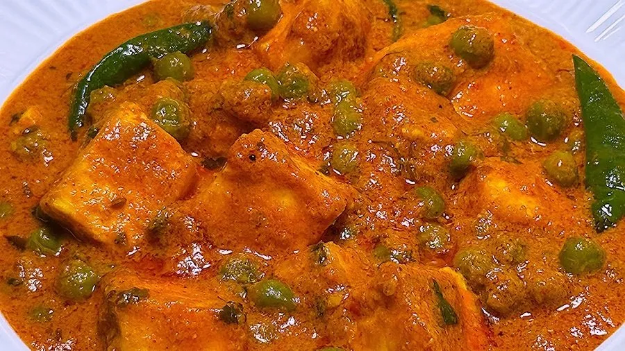 આખા ઘરમાં ફેલાઈ જશે સુગંધ! હોટેલ જેવું ક્રીમી મટર પનીર બનાવવા માટે અપનાવો આ કુકિંગ ટિપ્સ 2 Matar Paneer