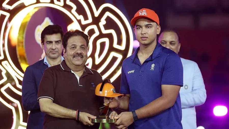 'વન્ડર કિડ' વૈભવ સૂર્યવંશી: શું UK ટૂર પર જોવા મળશે આ યુવા ખેલાડીનો જાદુ? 2 soryavansi.jpg
