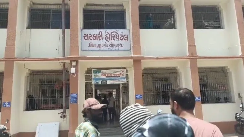ઉના સિવિલમાં આખલાનું આતંક: સિક્યોરિટી નિષ્ફળ જતાં અધિક્ષકે કર્યો લૂલો બચાવ 2 una.jpeg