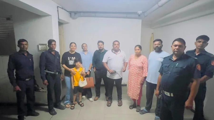 વેસુમાં 7 વર્ષના બાળક સાથે 5 લોકો લિફ્ટમાં અટવાયા, ફાયર વિભાગનું સફળ રેસ્ક્યુ. 3 lift1.jpg