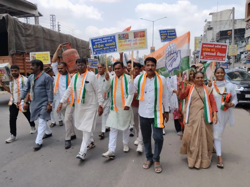 સાબરકાંઠામાં કોંગ્રેસનો હુંકાર: ઈડરમાં 'જન આક્રોશ રેલી' યોજી સરકારને ઘેરી 2 congress