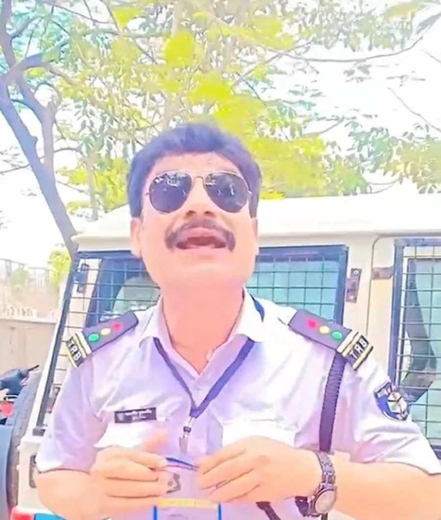 'અંડર કવર ઓફિસર' બનવાનો શોખ પડ્યો મોંઘો: ફરજ દરમિયાન રીલ્સ બનાવનાર જવાન પર સુરત પોલીસનો કોરડો 2 police.jpg