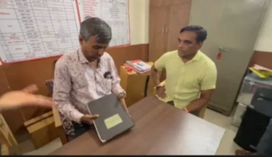 મોટા વરાછામાં સરકારી શાળાના સ્થળાંતર મામલે વાલીઓનો ભારે વિરોધ અને હોબાળો 3 SCHOOL.jpg