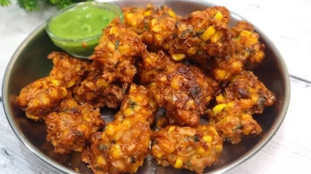 ડુંગળી-બટાકાના ભજીયા ખાઈને કંટાળ્યા છો? તો આજે જ ટ્રાય કરો ક્રિસ્પી કોર્ન પકોડા 2 Makai Bhajiya