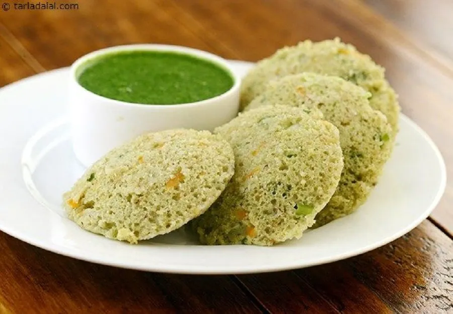 નાસ્તામાં બનાવો પ્રોટીનથી ભરપૂર મગ દાળ-પાલકની સોફ્ટ અને સ્પોન્જી ગ્રીન ઇડલી 2 Idli.jpg