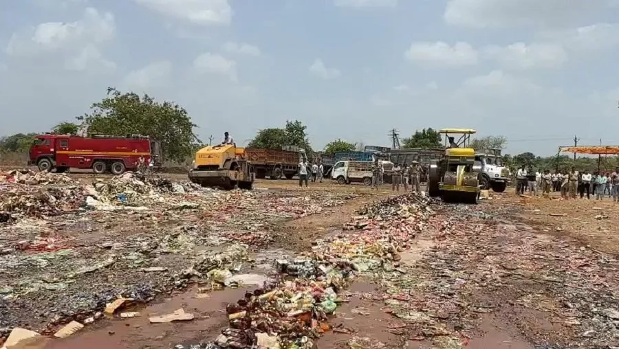 સુરત ગ્રામ્ય પોલીસનો સપાટો: માંડવીના કેવડિયા ગામે દારૂના તોતિંગ જથ્થાનો નાશ 3 dri0.jpg