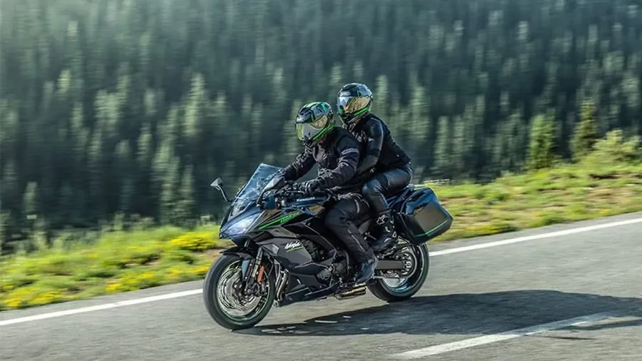 નિન્જા પ્રેમીઓ માટે સુવર્ણ તક! Kawasaki Ninja 1100 SX ખરીદવા પર મળશે લાખોના ગિફ્ટ, જાણો ઓફર 2 Kawasaki Ninja.jpg