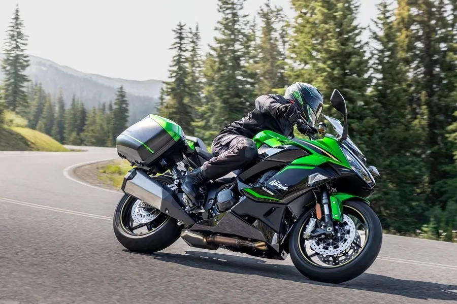 નિન્જા પ્રેમીઓ માટે સુવર્ણ તક! Kawasaki Ninja 1100 SX ખરીદવા પર મળશે લાખોના ગિફ્ટ, જાણો ઓફર 3 Kawasaki Ninja1.jpg