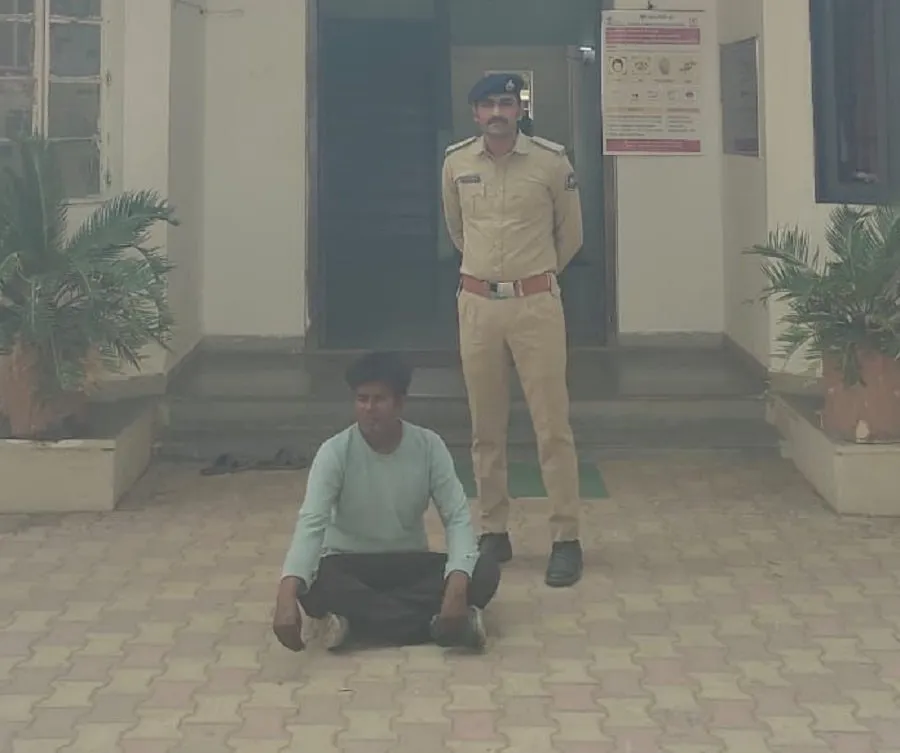 પ્રાંતિજ પોલીસની મોટી સફળતા: ૨ વર્ષથી ફરાર સજા પામેલો આરોપી આખરે ઝડપાયો 2 man.jpg