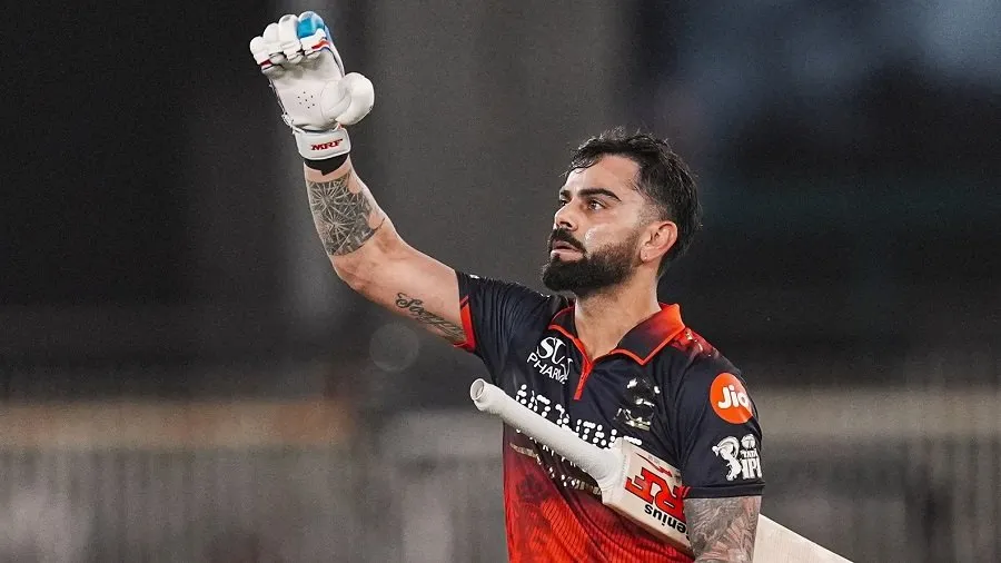RCB ફેન્સ માટે મોટા સમાચાર: વિરાટ કોહલીની નિવૃત્તિની અટકળો પર પૂર્ણવિરામ, આગામી ૪ વર્ષ રમશે IPL! 2 koh.jpg