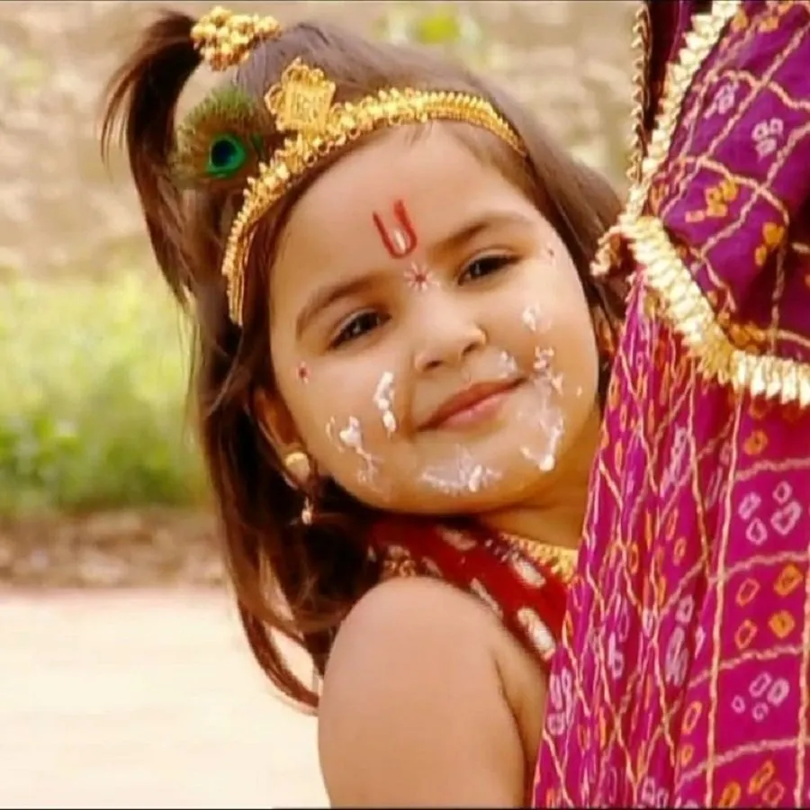 'જય શ્રી કૃષ્ણ'ના ક્યૂટ કાન્હા ઓળખાતા નથી! 17 વર્ષ બાદ ધૃતિ ભાટિયાનો લેટેસ્ટ લુક વાયરલ 2 Kanha
