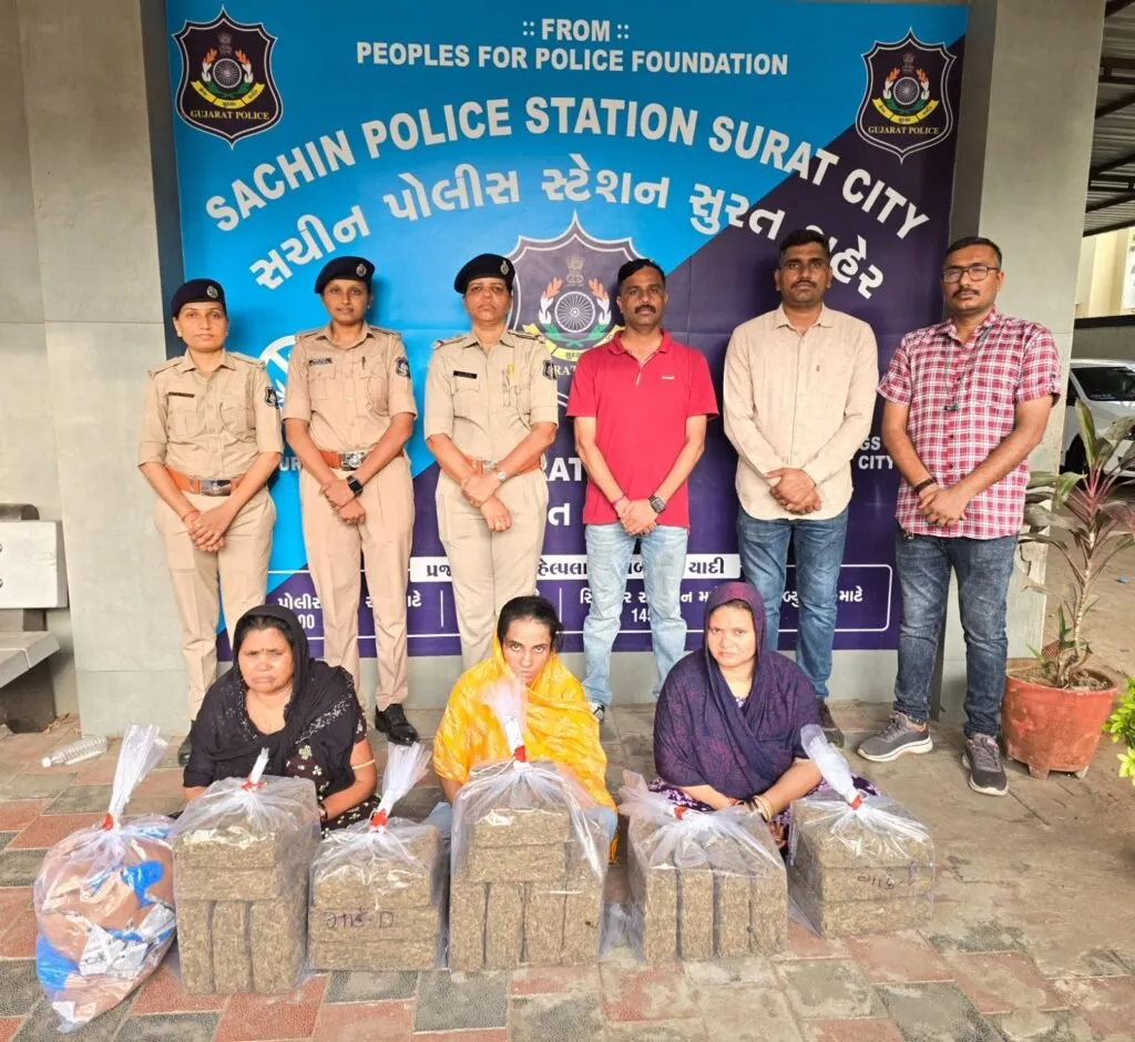 સુરતમાં ડ્રગ્સની હેરાફેરીનો પર્દાફાશ, 21 લાખના મુદ્દામાલ સાથે 3 મહિલાઓ ઝડપાઈ 3 surat