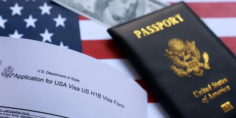 H-1B વિઝા ધારકો માટે ચિંતા કે રાહત? $100K ફીના મુદ્દે કોર્ટનો સ્ટે, જાણો શું છે લેટેસ્ટ સ્થિતિ 3 passport1.jpg