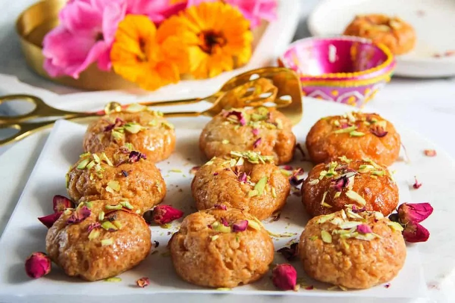 શું તમારી ઘરે બનાવેલી બાલૂશાહી કડક કે કાચી રહી જાય છે? જુઓ આ ૩ સિક્રેટ ટિપ્સ 3 Balushahi